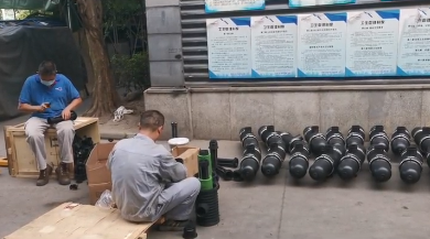 疊片污水處理器，正在裝配